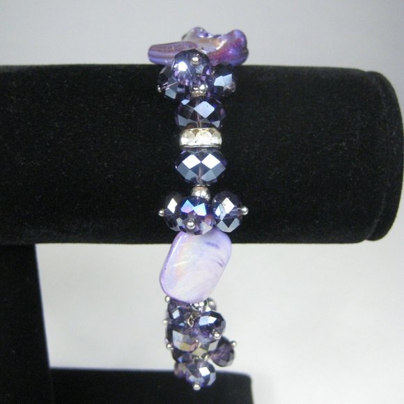 Purple Dyed Mother of Pearl Silvertone Beaded Bracelet Size 9.75 in Stretch - Picture 2 of 6